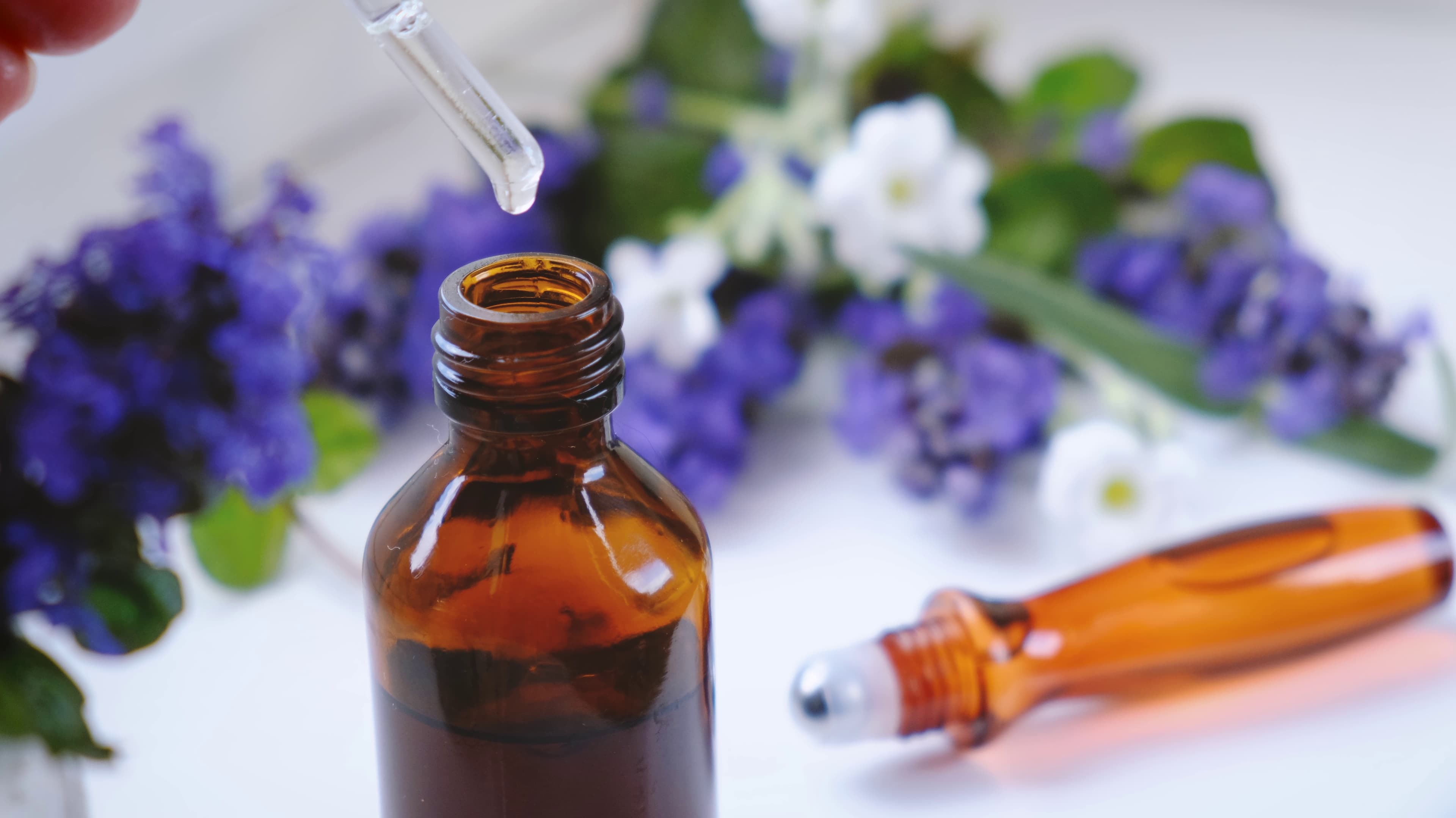 Move Easy Oil Blend lifestyle shot